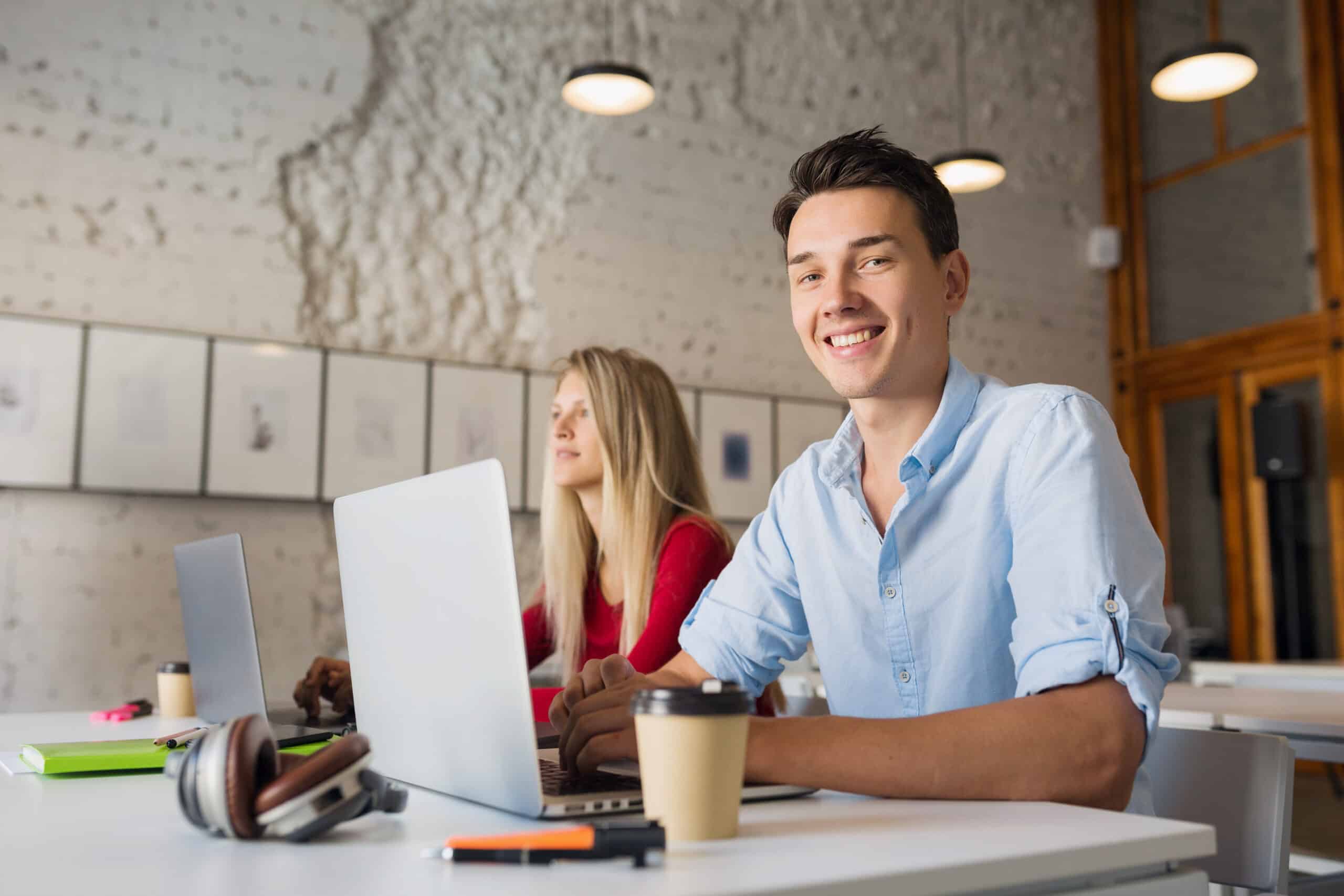 Aluguel de sala comercial: as vantagens de optar pelo coworking