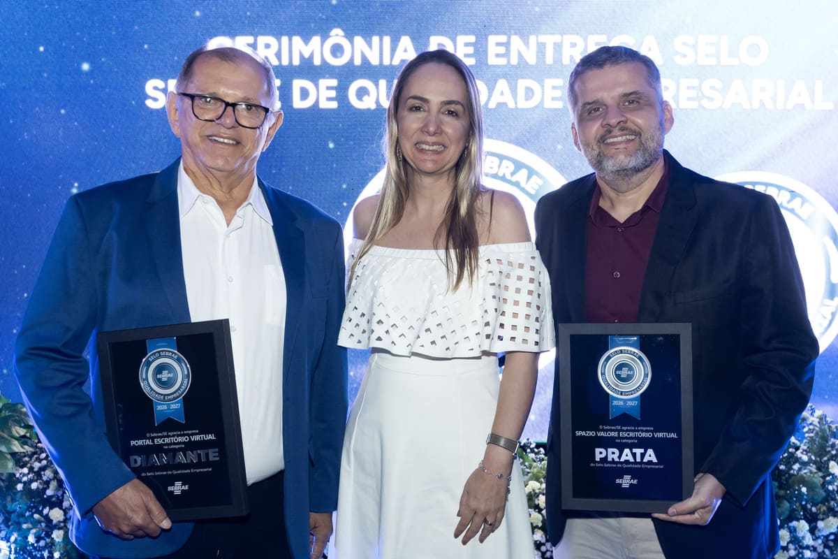 Rosivaldo Nascimento, da Portal Escritório Virtual, o pioneiro no segmento em Sergipe, desde 2003, ao lado de Priscila Felizola, Superintendente do Sebrae/SE e Carlos Elpidio Prado, da Spazio Valore e diretor de Marketing da Ancev