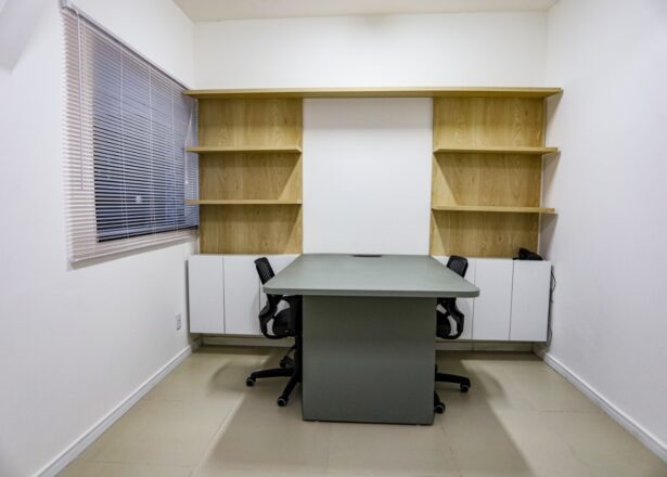 Planeta-Escritorios-Sala-4-sem-logo